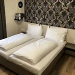 Jukebox Hotel 3*