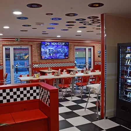 فندق Jukebox 3*