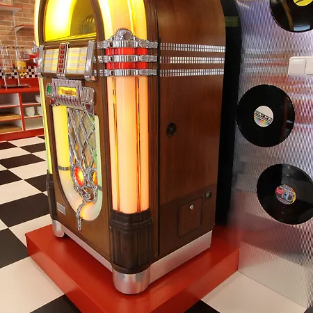 Jukebox מלון 3*