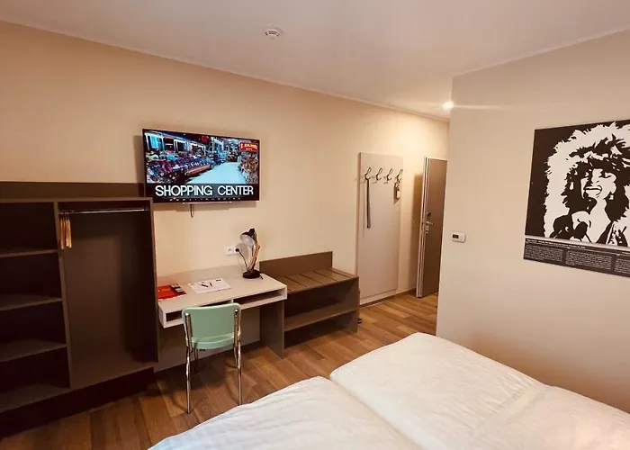 Jukebox Hotel
